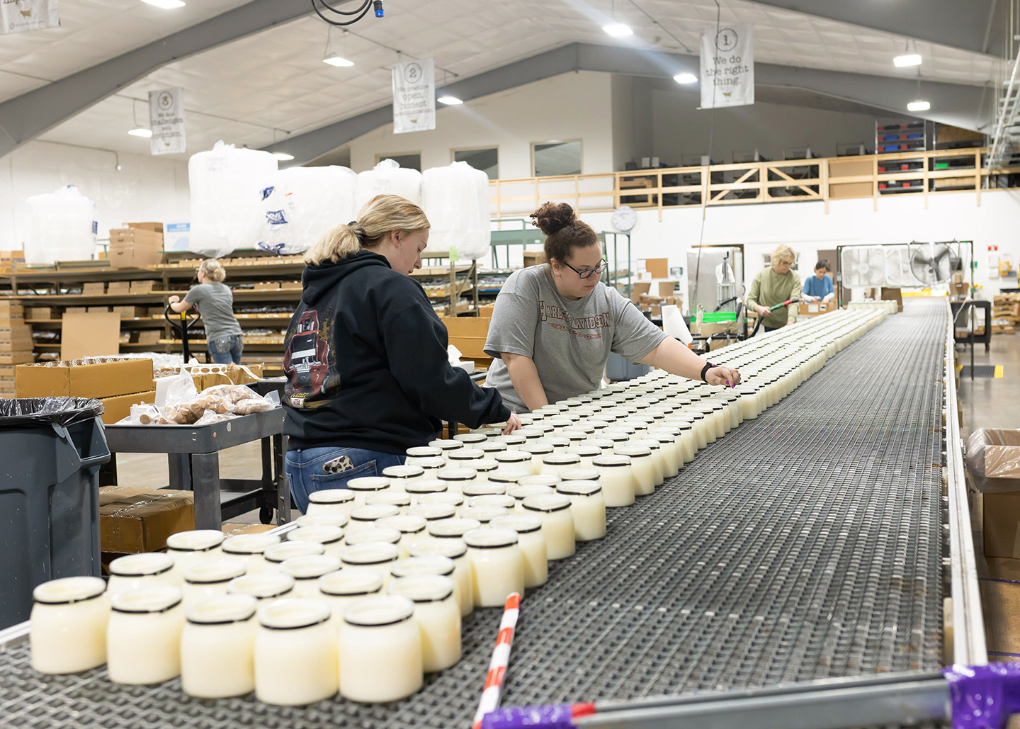 Soy illuminates Iowa candle company